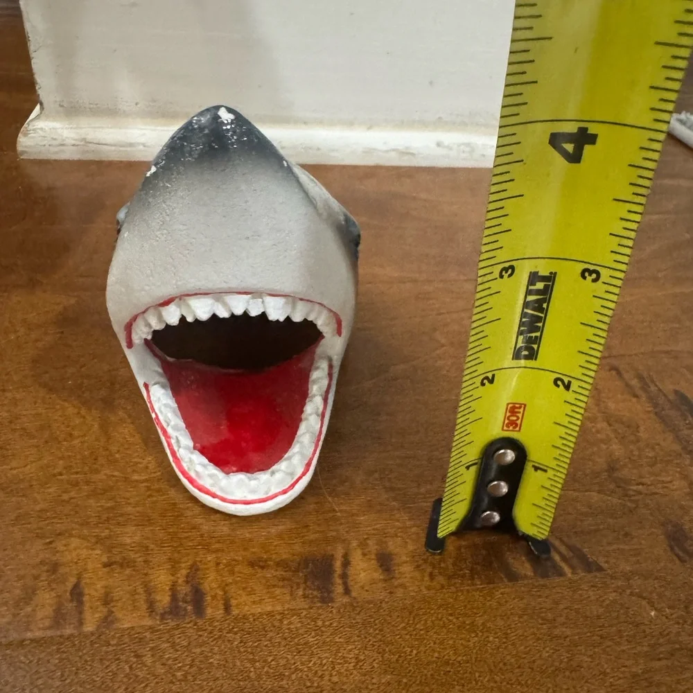 Set of aquarium figurines